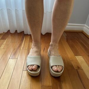 Lemon Jelly Taupe Slides!